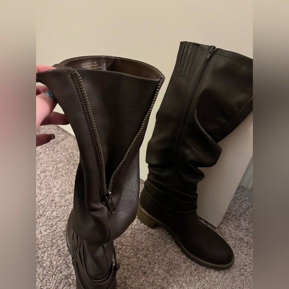 White Mountain Boots - Picture 6 of 11